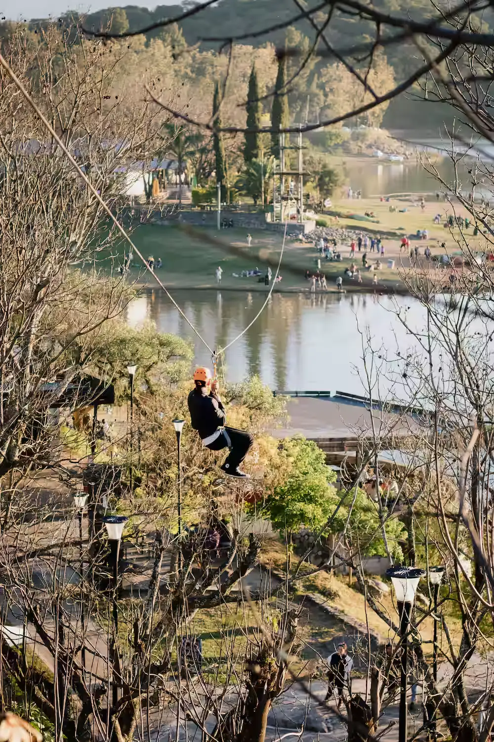 Vuelo en Tirolesa en el Dique Cadillal en Tucumán - Imagen 2